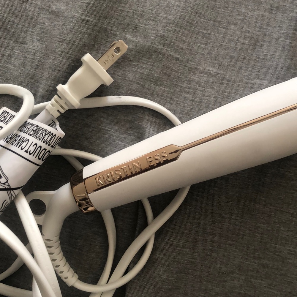 Brand new Kristen Ess 2” curling iron!!